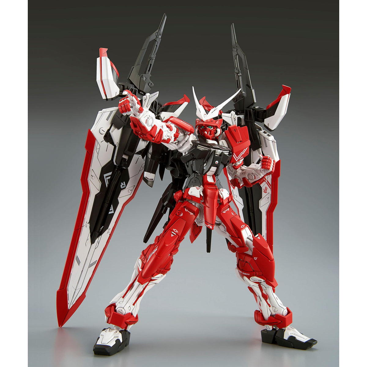 Gundam Astray Turn Red – model Bandai MG 1:100