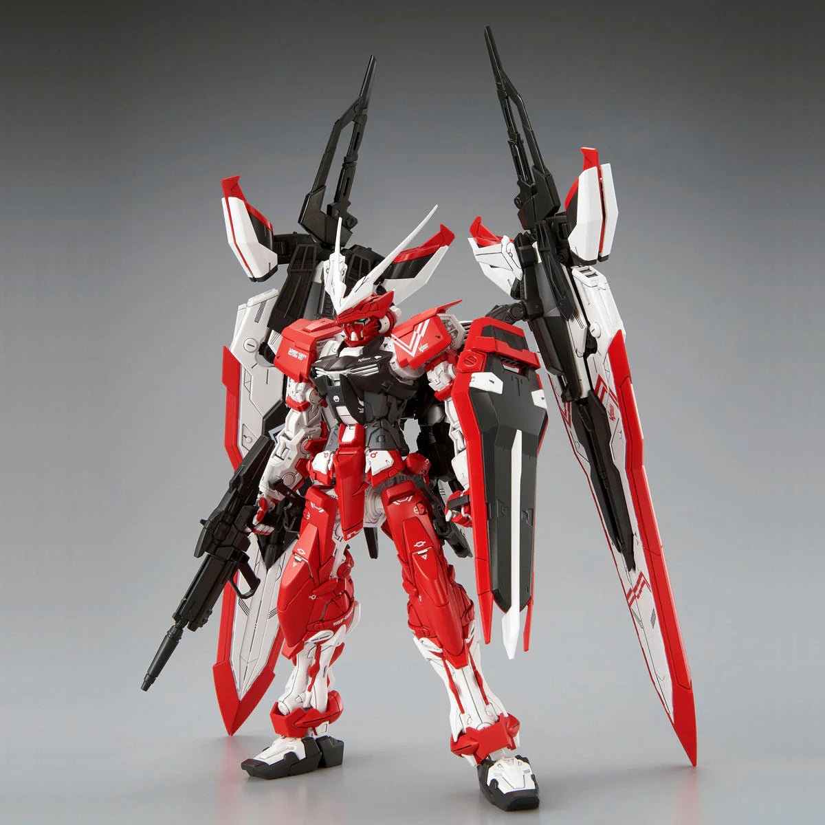 Gundam Astray Turn Red – model Bandai MG 1:100