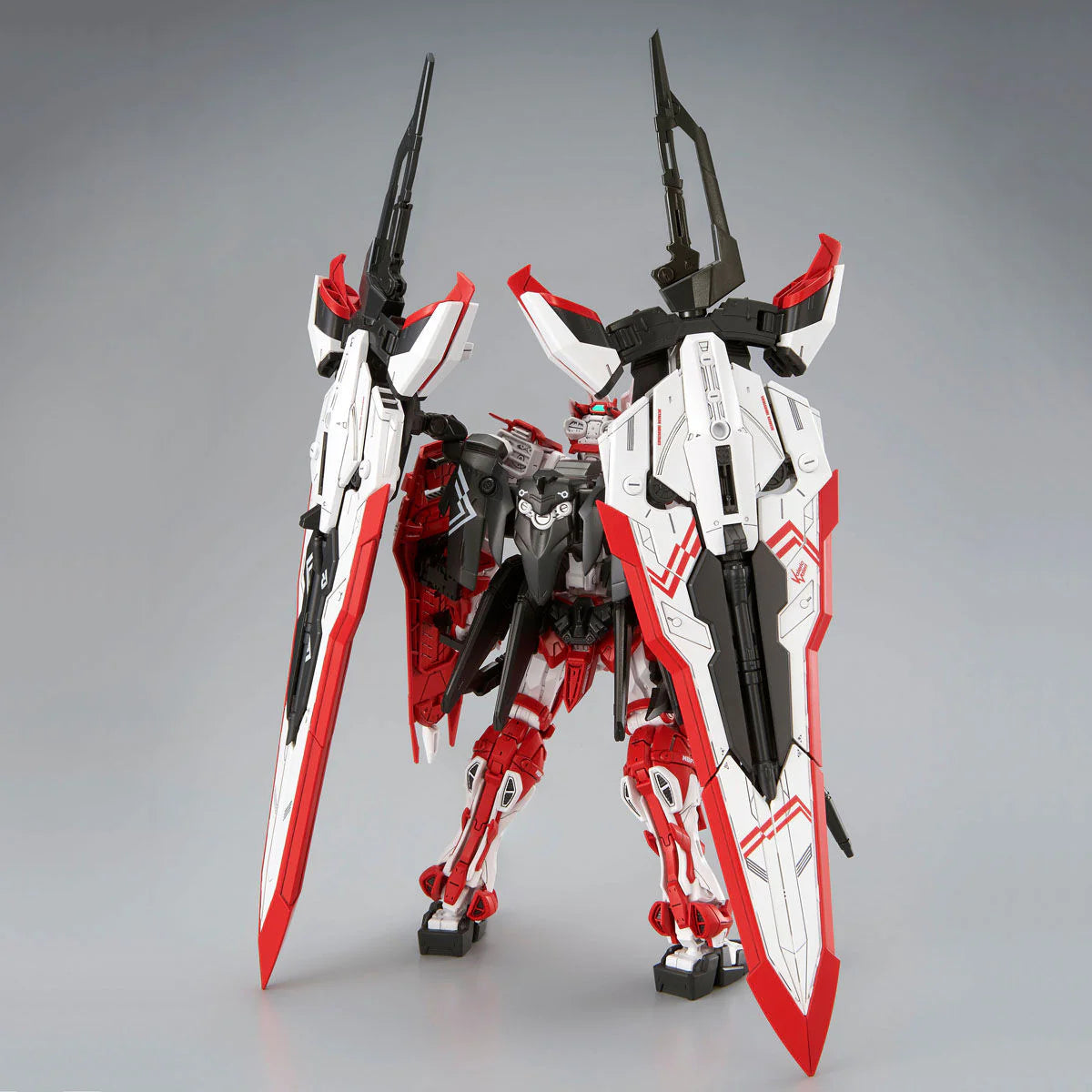 Gundam Astray Turn Red – model Bandai MG 1:100