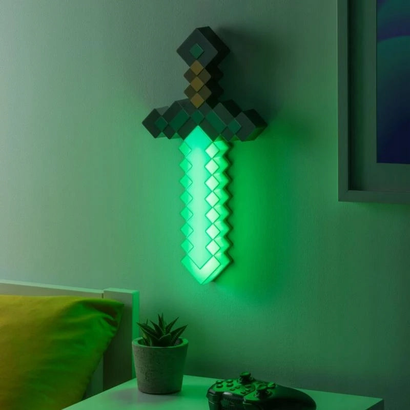 Świecąca lampka Minecraft Diamentowy Miecz na ścianie