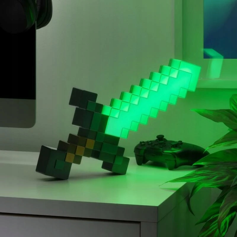 Świecąca lampka Minecraft Diamentowy Miecz na biurku