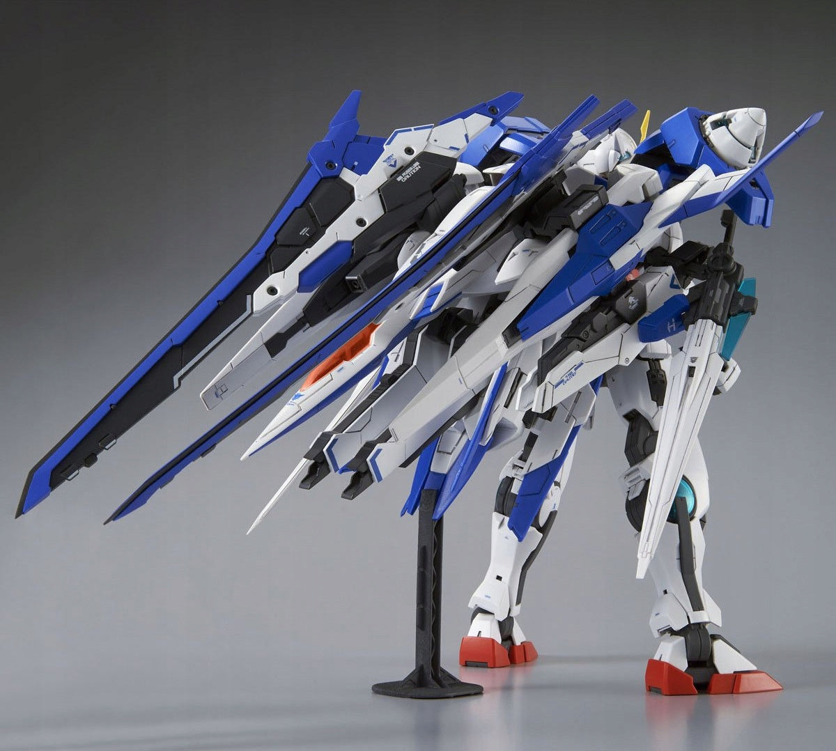 00 XN Raiser – model Bandai MG 1:100